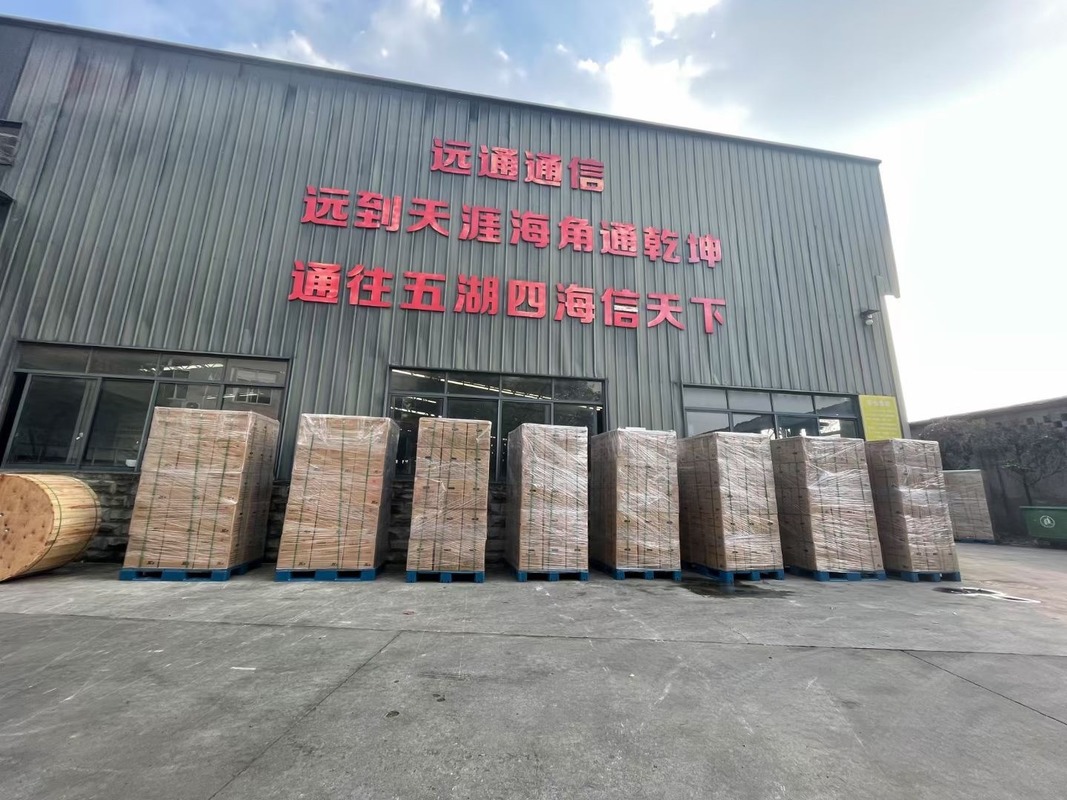 Self Supporting Butterfly Optical Cable with Metal Reinforcement LSZH Sheath and Galvanized Steel Rope for FTTH Drop Cable